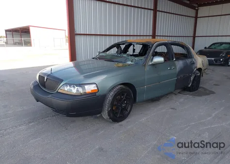 2005 Lincoln Town Car Signature from USA, damaged, VIN 1LNHM81W05Y614947